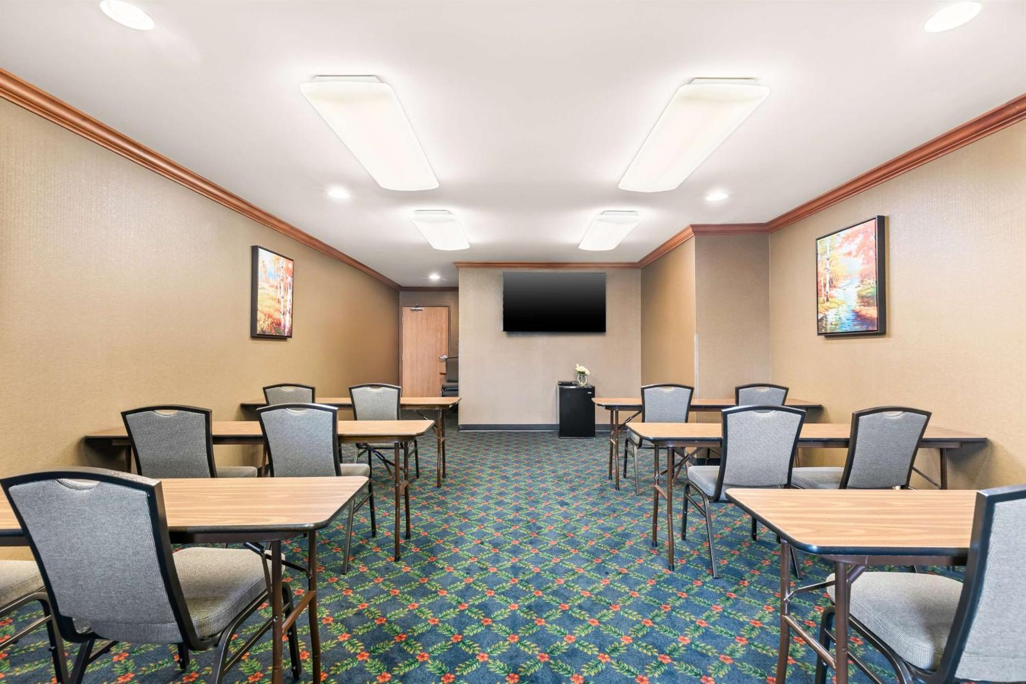 Best Western Legacy Inn & Suites Beloit/South Beloit Exterior photo